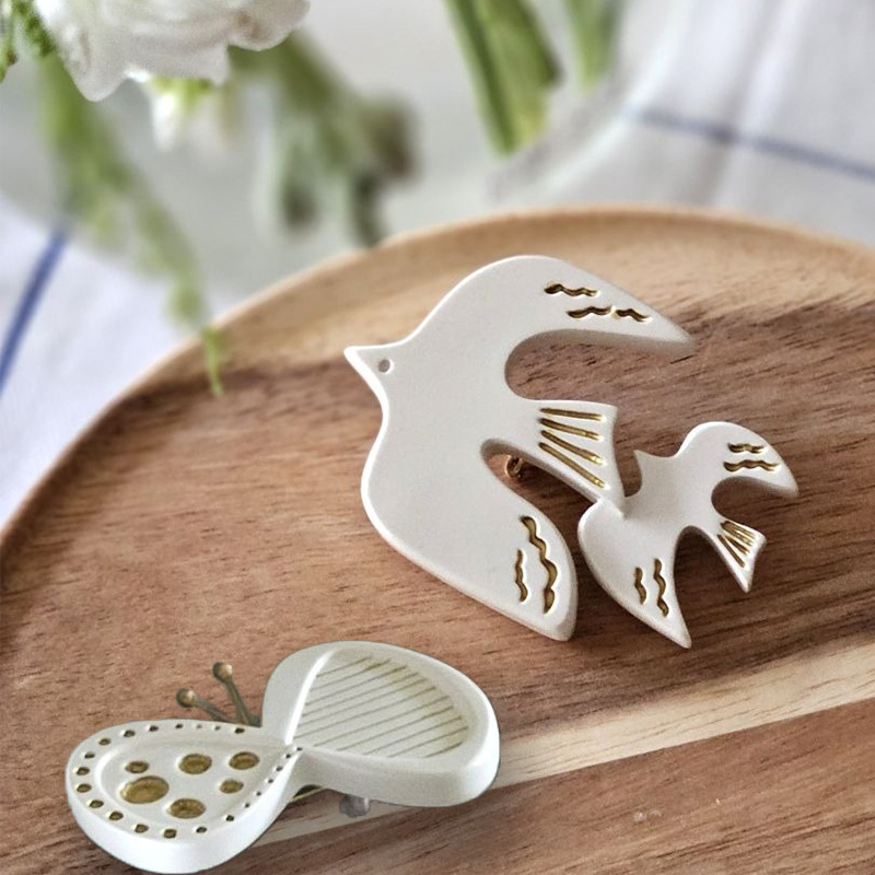 shesay 北欧の小さな物語を纏うブローチ